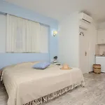 Blue Sky Summer Hotel